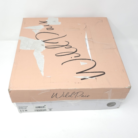 Wild Pair Trinityy Black Knit Pointed Toe Pull-On Booties 9.5M - Picture 13 of 13